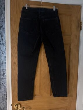 Zara women’s Slim Straight Jeans in Black